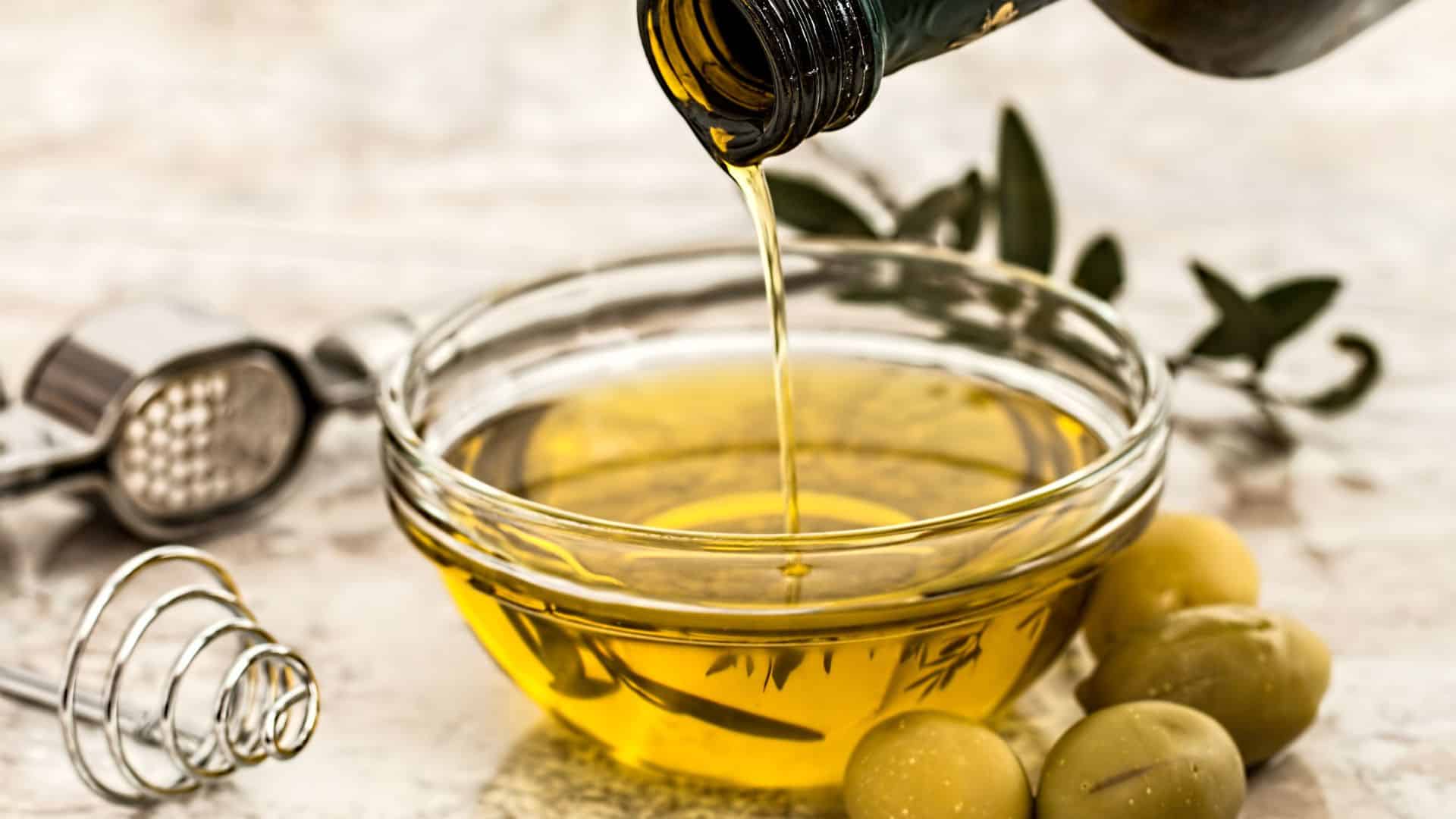 Home Olio di oliva vs olio extravergine: differenze, qualità e usi in cucina